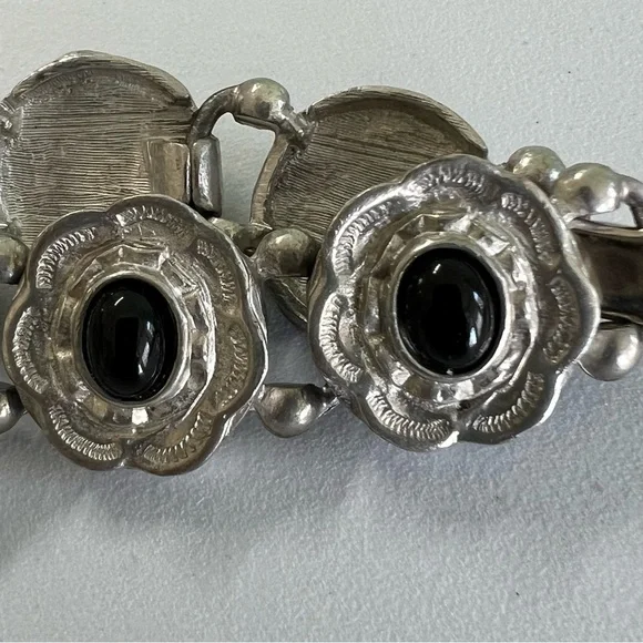 Vintage Silver Link Bracelet w Black Cabochon Scalloped Design - Picture 3 of 8
